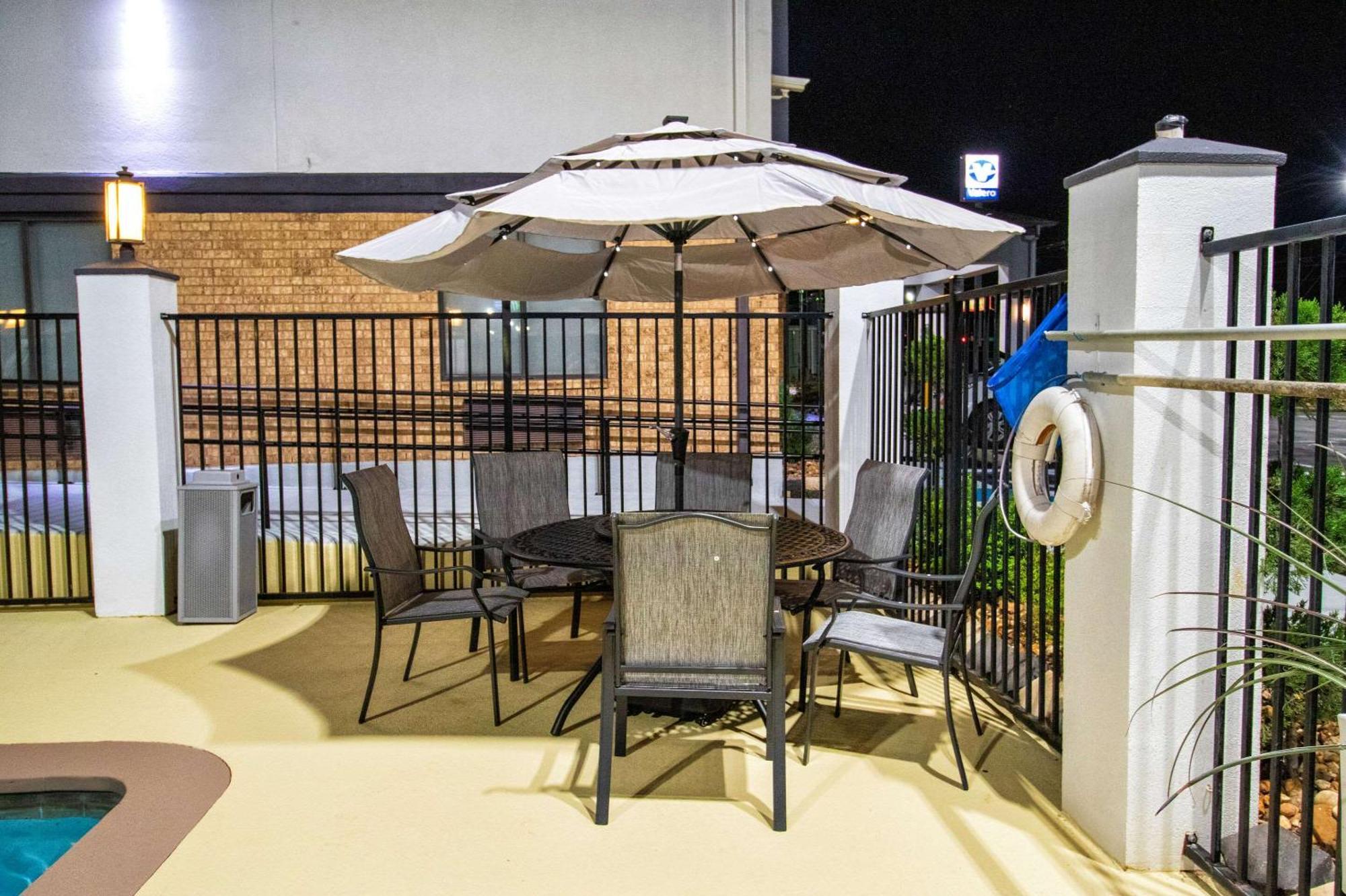 Best Western Plus Schulenburg Inn & Suites Екстериор снимка