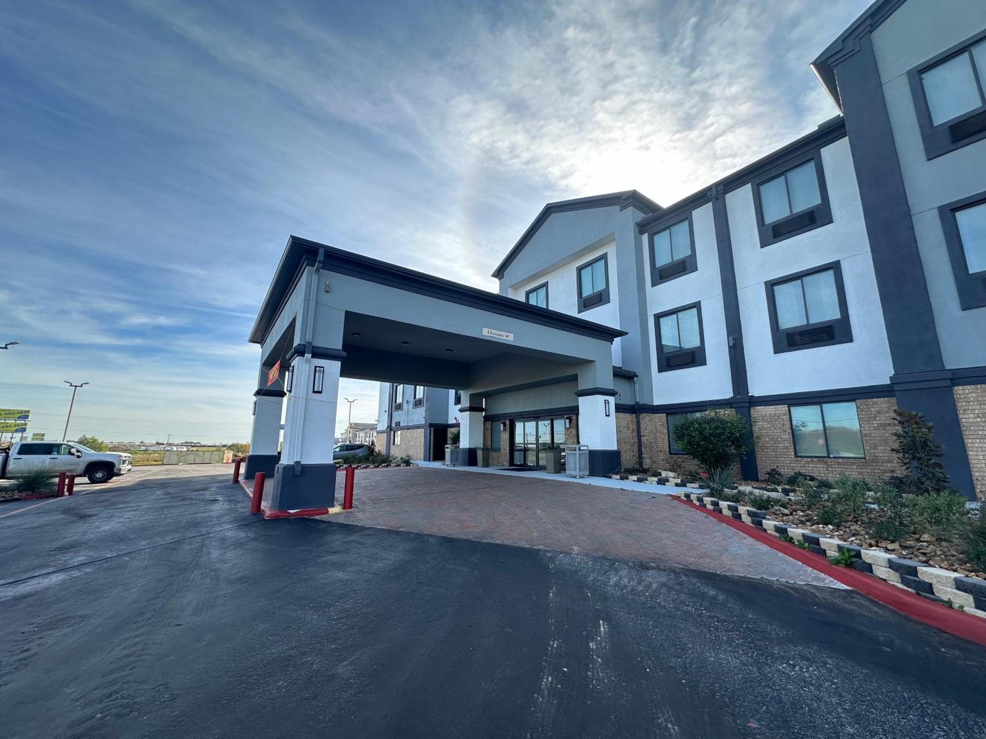 Best Western Plus Schulenburg Inn & Suites Екстериор снимка